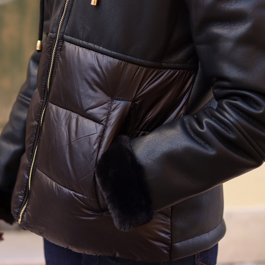 piumino ecopelle con pelliccia NERO