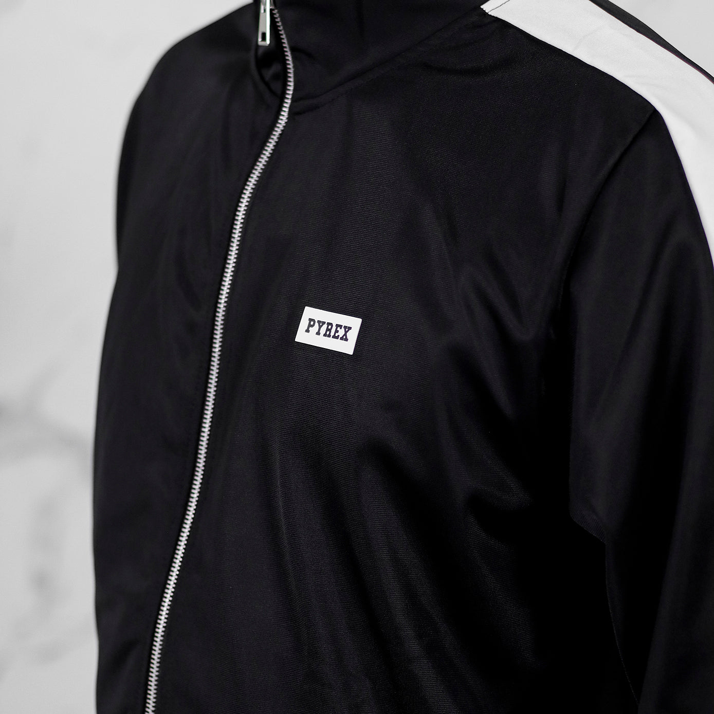 Felpa triacetato con zip nera PYREX